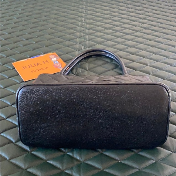 AUTHENTIC Chanel Caviar Quilted Medallion Tote ๐ - Picture 4 of 15